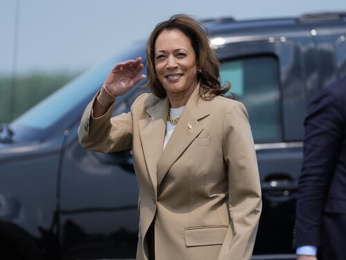 Usa, sale la tensione Musk-Harris. Battaglia sui social durante la campagna elettorale
