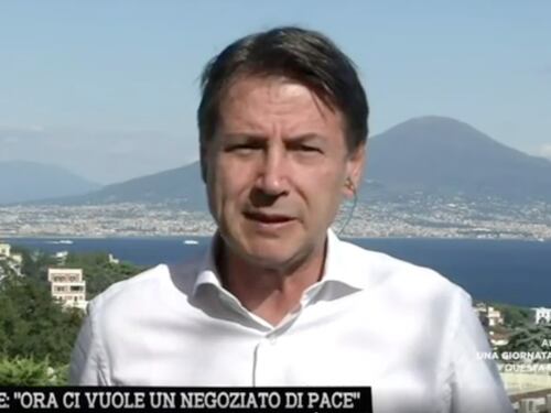 Tagadà, Conte insulta Meloni: "È una e trina". La frase sconcertante