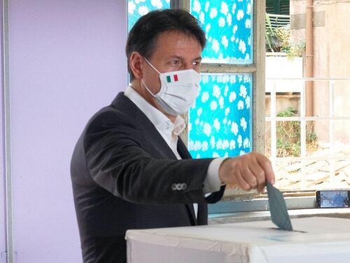 Ora Conte agita lo spauracchio del voto: "Campagna all'americana, chiederò i fondi ai cittadini". Messaggio a Pd-M5s
