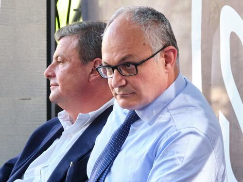 Retromarcia totale, Calenda si rimangia Gualtieri