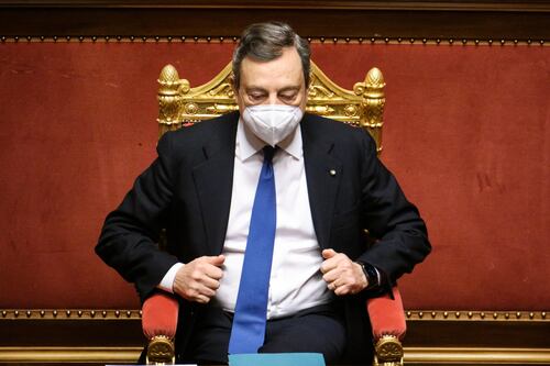 Mario Draghi striglia le Regioni: basta furbetti del vaccino