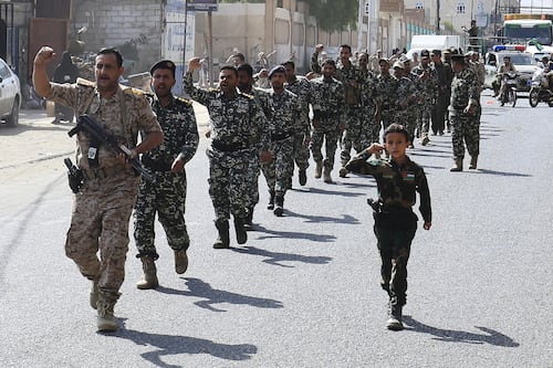 Yemen, avanzata Houthi a Bab el-Mandeb: preso il controllo dello stretto sul Mar Rosso