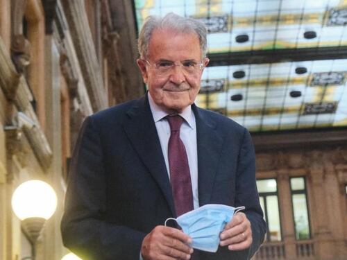 Tutti in fila da Romano Prodi. "Metti che va al Quirinale", chi spunta al firmacopie