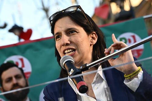 Il mortale carpiato per una parvenza di unità