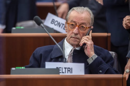 Feltri: “rinnamorarsi” a 87 anni. Il miracolo in un mondo dove l’amore è in disuso