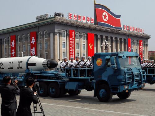 Minaccia Nord Corea: "Il nostro missile può trasportare una grande testata nucleare"