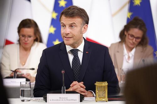 Gli inviti di Macron e i rischi per l’Ue di una guerra di dazi