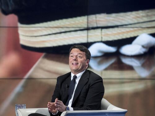 Renzi avvisa Gentiloni: "No all'aumento dell'Iva". E attacca Emiliano sui vaccini