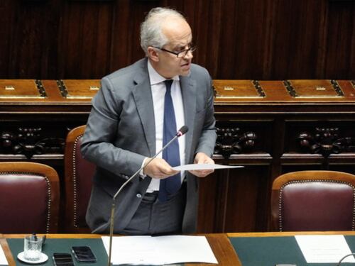 Odio anche contro Piantedosi. "Confermo l'augurio": parole choc sulle figlie del ministro