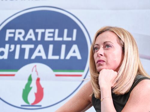 Vogliono tapparci la bocca, diritti calpestati. Giorgia Meloni spara a zero sulla sinistra e sulla mangiatoia Covid