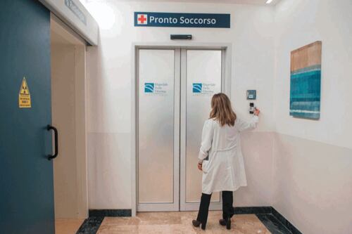 Boom di aggressioni a medici e infermieri. Nel 2025 quasi 18mila