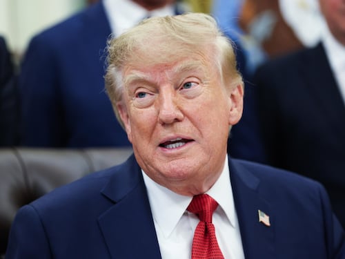 Usa, Trump frena sui raid in Yemen: stop all'ultimo minuto all'attacco contro gli Houthi