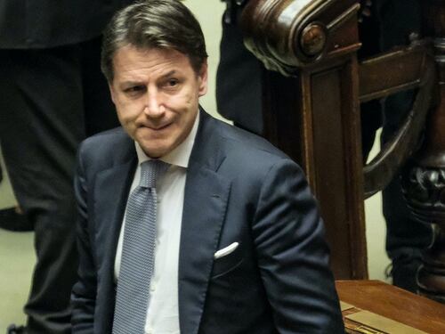 Giuseppe Conte, "maschio in crisi". Chi travolge il leader M5S