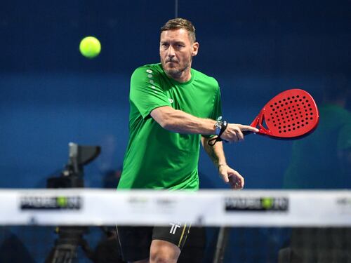 Francesco Totti si tuffa nel business del padel: entra in società con Alessandro Zaffarani