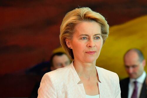 Von der Leyen fa campagna elettorale: "Salario minimo in tutta Europa"