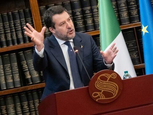 Fisco, la promessa di Salvini: "Ok a rottamazione entro l'estate"