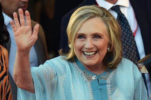 Elezioni, Hillary Clinton approva Giorgia Meloni premier: “Buona cosa, una rottura col passato”