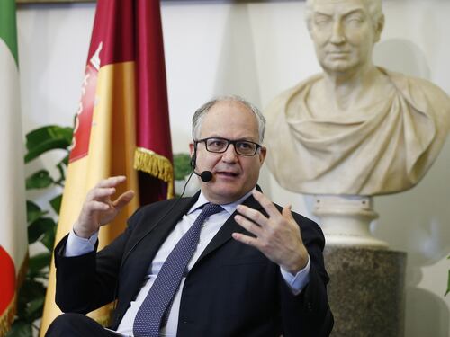 I rifiuti invadono Roma. Niente più scuse per Roberto Gualtieri: schifo oltre ogni immaginazione