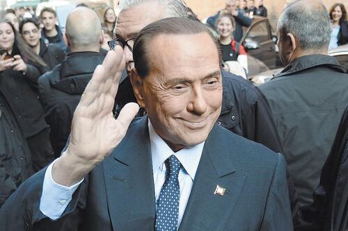 Berlusconi "riapre" le case chiuse