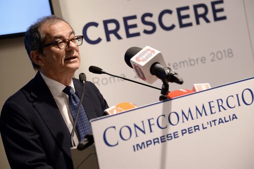 Tria anticipa la manovra di bilancio: "Tasse giù per le imprese"