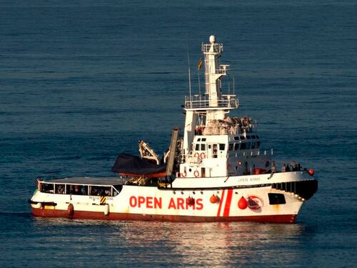 Open Arms intercetta un barcone, 55 migranti verso Lampedusa