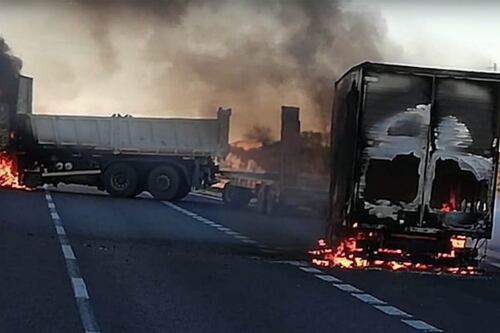 Rapina da film al portavalori. Ruspe in azione e camion bruciati, spariti 2.3 milioni