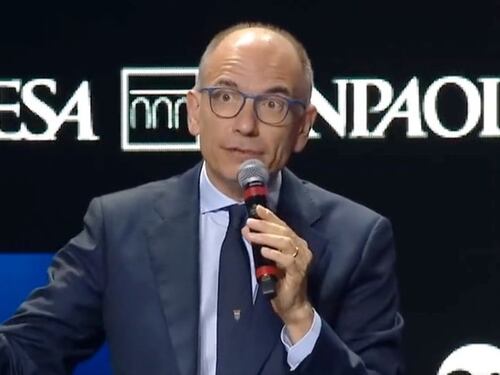 Meeting Rimini, Enrico Letta contestato: "Allungare l'obbligo scolastico". E partono i fischi
