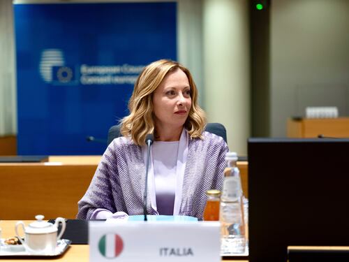 Ue, Meloni spiega tutto: “No alla maggioranza con la sinistra. Collaboreremo con von der Leyen”