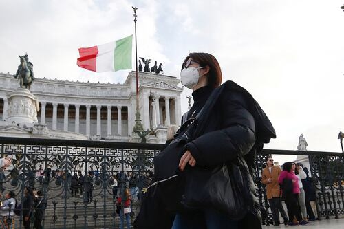 Coronavirus, a Roma disinfettante e posate di plastica in bar e ristoranti