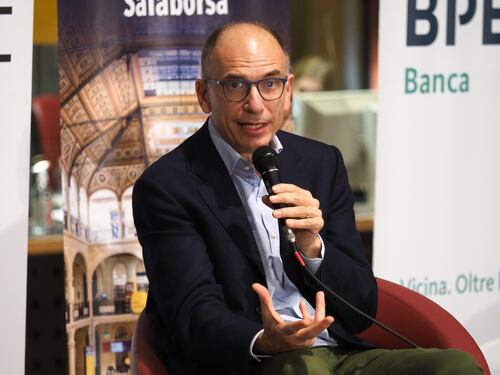 Enrico Letta cade pure su Kabul e rinnega il sostegno Pd alle missioni internazionali