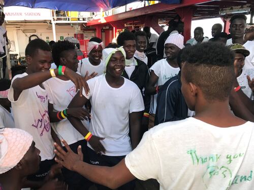 Open Arms, nave sequestrata. E i migranti sbarcano a Lampedusa