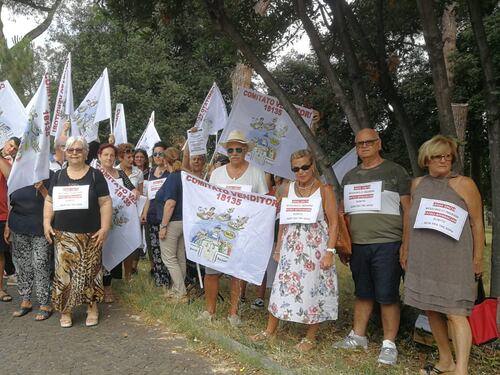 Caos affrancazioni, protesta infuocata all'Eur del Comitato venditori