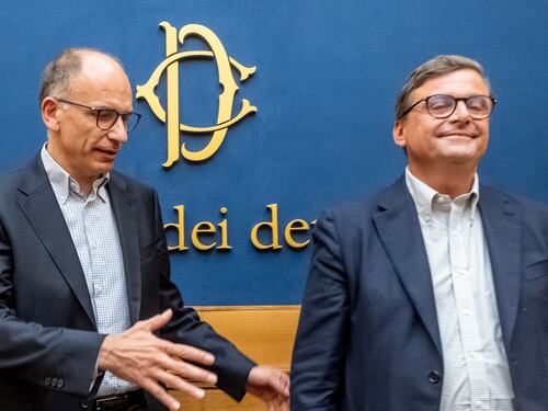 Elezioni 2022, il sogno di Letta dura meno di 24 ore. Calenda molla l'alleanza e Conte umilia il Pd