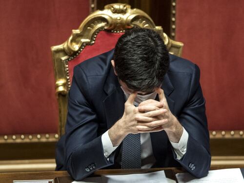 Covid, "allentare e poi superare il coprifuoco". Il ministro Speranza si arrende davanti ai dati