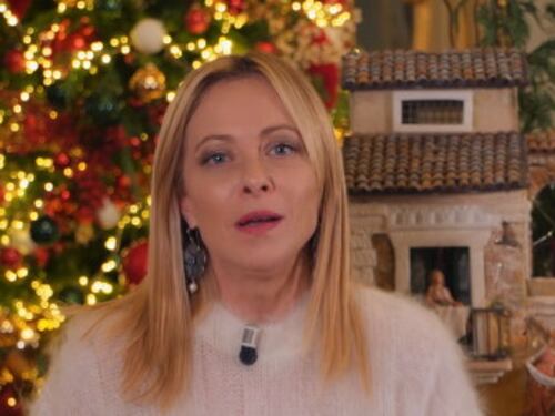 Meloni, il video degli auguri di Natale è la migliore risposta alle follie woke