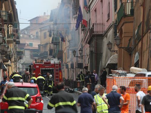 Esplosione nel palazzo del Comune a Rocca di Papa: tra i feriti anche i bambini