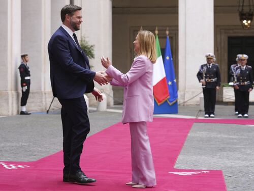 Meloni riceve il vicepresidente Vance: "Rapporto privilegiato Italia-Usa"