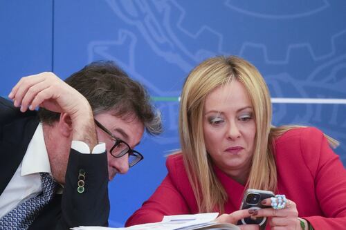 Il reddito di cittadinanza è un ricordo: con la stretta di Meloni quasi dimezzati i beneficiari