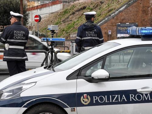 Prenestina, auto contro un camion dell'Ama: morta una donna, due feriti