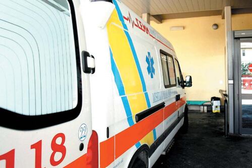 Mancano le barelle, ambulanze ferme nei Pronto soccorso
