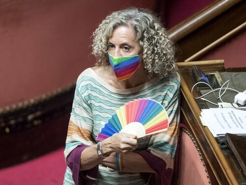Quel post malandrino della Cirinnà scatena la Renzofobia sulla legge Zan