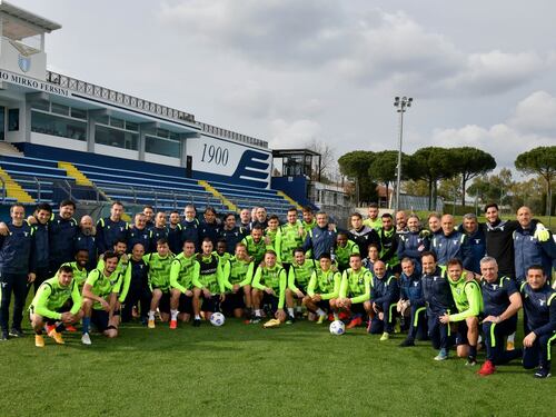 Ciro Immobile porta la Scarpa d'Oro a Formello: la foto con i compagni