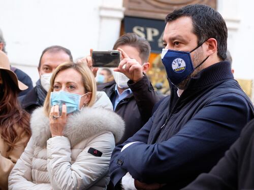 Forza Italia, Fratelli d'Italia e Lega ai ferri corti ovunque. Scontro totale sui candidati sindaco