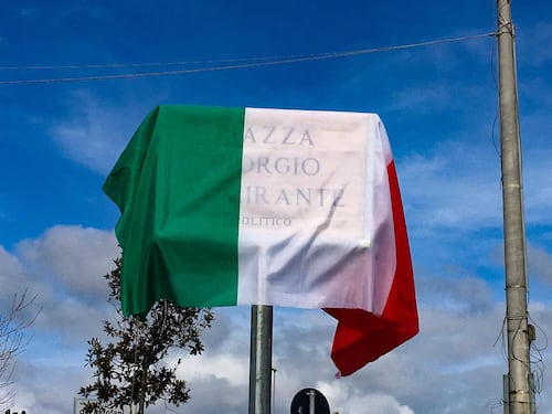 A Roma no, a Ladispoli sì. Ecco piazza Almirante