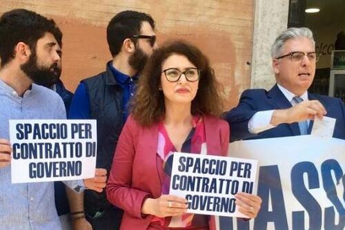 Flashmob in via del Corso. FdI chiede la chiusura dei cannabis shop