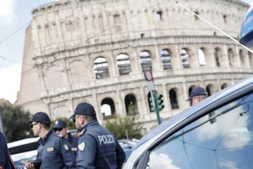 Roma, "Lanciato uno zainetto": rientrato l'allarme bomba al Colosseo