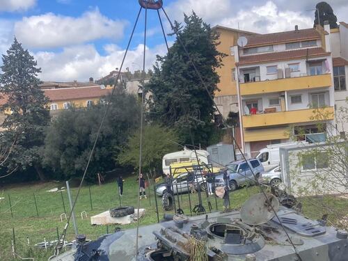 Blindato dell'Esercito si ribalta sull'Aurelia, tre militari in ospedale