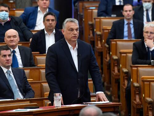 Chi guarda il dito di Viktor Orban e non vede la luna di Giuseppe Conte
