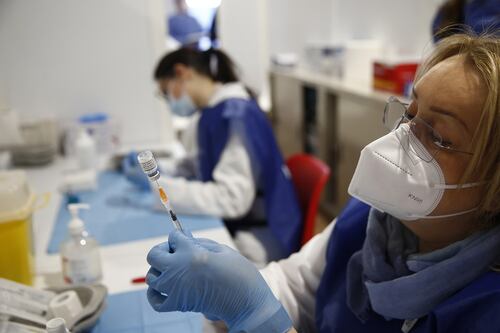 Contrordine vaccino, Pfizer anche per i maturandi