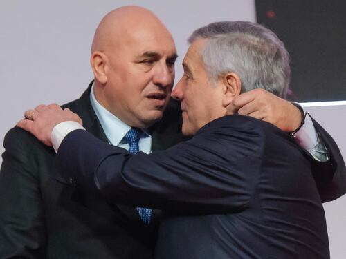 Il governo boccia la Bce: “La stretta monetaria porterà alla recessione”
